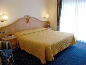 Postel nebo postele na pokoji v ubytování Ariston Lake View Hotel