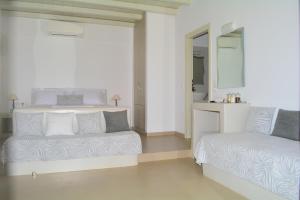 A bed or beds in a room at Notos Studios