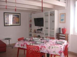 A television and/or entertainment centre at Sansone
