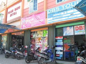 a row of motorcycles parked in front of a store at Hotel Mitra Garden in Pangkal Pinang