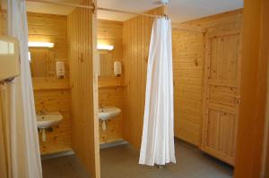 Koupelna v ubytování Olden Camping + 37 fotografií
