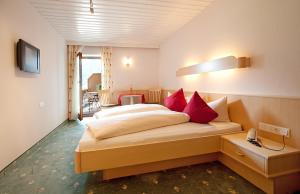 מיטה או מיטות בחדר ב-Hotel Eckartauerhof