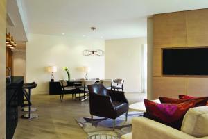 TV a/nebo společenská místnost v ubytování Hyatt Regency Delhi