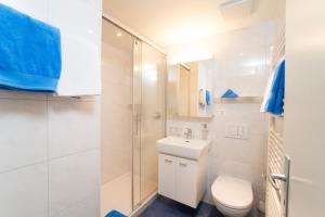 Koupelna v ubytování Apartment Kesch Chesa Quadrella + 22 fotografií