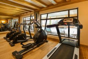 Fitness centrum a/nebo fitness zařízení v ubytování CGH Résidences & Spas Les Chalets de Léana