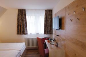 Postel nebo postele na pokoji v ubytování Landgasthof zum Adler