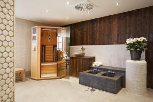 Kuchyň nebo kuchyňský kout v ubytování HYPERION Hotel Garmisch - Partenkirchen