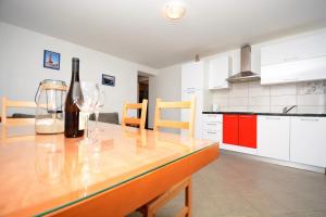 Kuchyň nebo kuchyňský kout v ubytování Apartments Katarina