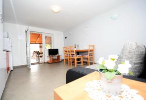 TV a/nebo společenská místnost v ubytování Apartments Katarina