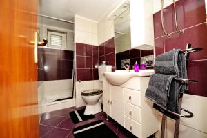 Koupelna v ubytování Apartments Katarina + 37 fotografií