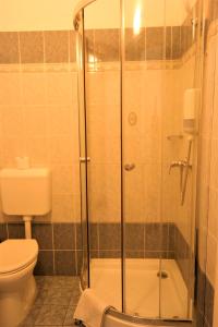 Kúpeľňa v ubytovaní Pető Apartman