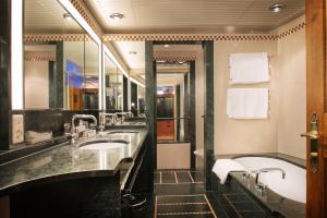 O baie la Widder Hotel - Zurichs Luxury Hideaway