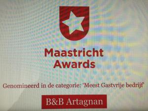 Una señal para los premios de vuelo con una estrella. en Artagnan en Maastricht