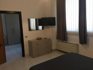 Μια τηλεόραση ή/και κέντρο ψυχαγωγίας στο Holiday Home Fontana Greca