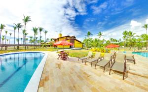 Kolam renang di atau dekat dengan Makaira Beach Resort