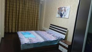 Una cama o camas en una habitación de Apartment on Xudu Məmmədov 36