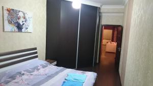 Una cama o camas en una habitación de Apartment on Xudu Məmmədov 36
