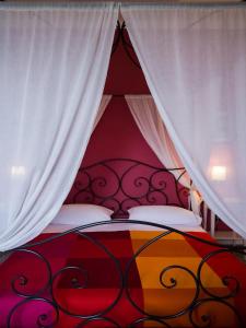 A bed or beds in a room at B&B Costa D'Abruzzo