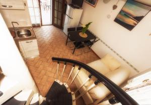 an overhead view of a living room and a stairway at Il Tiglio in Moneglia