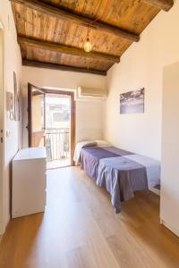 a bedroom with two beds and a window at Casa Turano in Castellammare del Golfo
