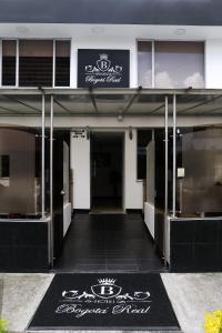 Majutusasutuses Hotel Bogotá Real olev sertifikaat, autasu, silt või muu dokument