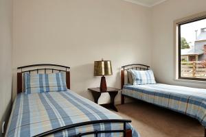 a bedroom with two beds and a window at La Casa in Myrtleford