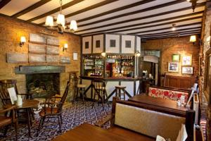Gallery image of Hunters Hall Inn by Greene King Inns in Kingscote