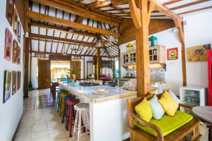 a kitchen with a bar with stools at Lata Lama in Lovina
