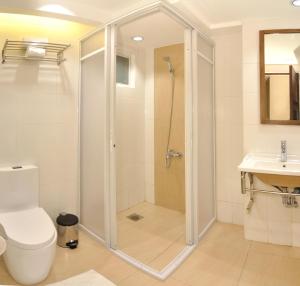 Belian Hotel tesisinde bir banyo