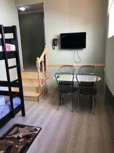 TV a/nebo společenská místnost v ubytování Galian Hotel