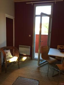 a room with a table and a chair and a window at Appartement Hippolyte in Montpellier +11 photos