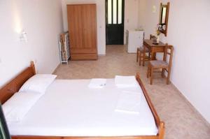 Postel nebo postele na pokoji v ubytování Santas Rooms