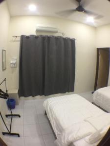 Postel nebo postele na pokoji v ubytování 1248 Cozy Home