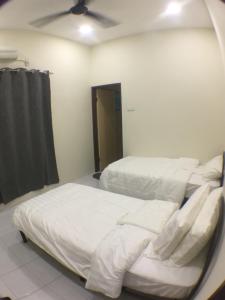 Postel nebo postele na pokoji v ubytování 1248 Cozy Home