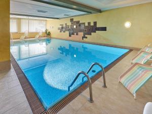 a large swimming pool in a hotel room at Hotel Gasthof Schöpf in Längenfeld