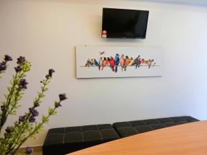 TV a/nebo společenská místnost v ubytování Carlsun Hotel