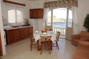 Cucina o angolo cottura di Horizon Apartments Gozo