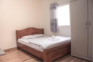 Yen Ngoc Guesthouse tesisinde bir odada yatak veya yataklar