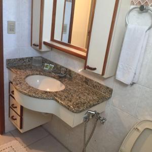 Ένα μπάνιο στο Apartamento Cavalinho Branco 501