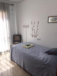 מיטה או מיטות בחדר ב-La Manga Apartment Capri