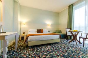 Postel nebo postele na pokoji v ubytování Hotel Ovidius