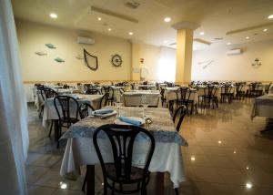 En restaurant eller et spisested på Hotel 21 Riccione