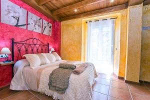 Een bed of bedden in een kamer bij Casa Valle del Genal