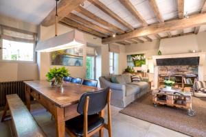 a living room with a table and a couch at Le Clos du Verger in Levernois