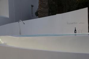 Фотография из галереи Byzantio Beach Suites & Wellness в городе Агиос-Состис