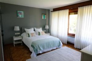 Кровать или кровати в номере Aloka rooms Sopela