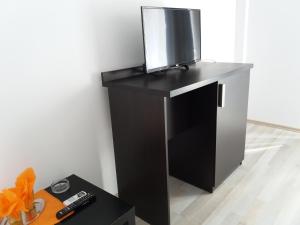 a black stand with a tv on top of it at Blue Wave in Mamaia Sat/Năvodari