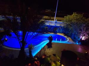 Basen w obiekcie Apartamentos Los Delfines lub w pobliżu