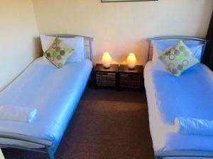 A bed or beds in a room at Mountain View, Kirwan 48