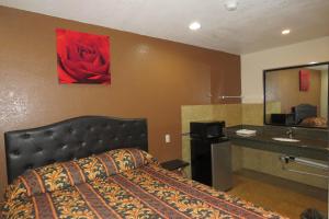 Giường trong phòng chung tại Florentina Motel - Los Angeles